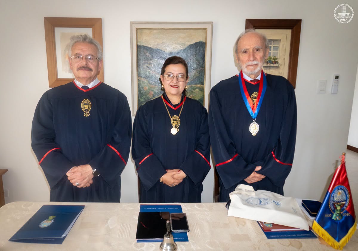 LA UMSA OTORGA EL TÍTULO DE DOCTOR HONORIS CAUSA AL LIC. CARLOS ENRIQUE ARZE LANDÍVAR